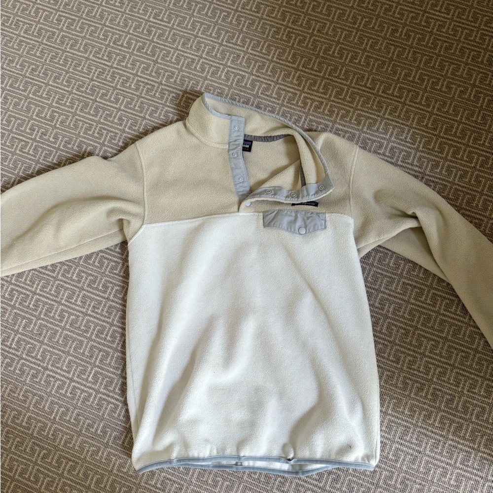 Patagonia Women's Cream and Gray Sweater